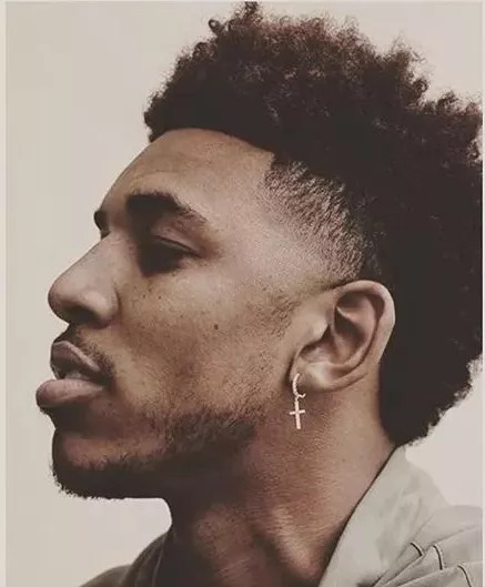 形成负向激 形成负向激